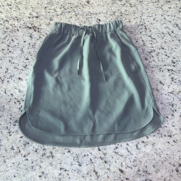 lululemon athletica Grey Mini Skirt - Picture 1 of 5